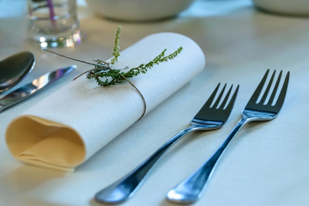Des détails sur une table à manger